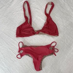 Acacia Set - New Without Tags